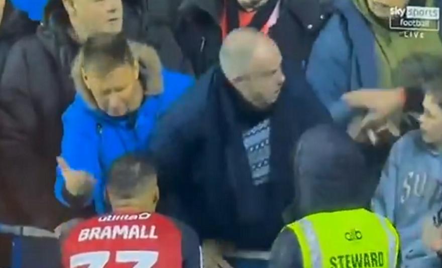 «Έπαιξαν» μπουνιές οπαδοί της Λούτον τη στιγμή που ξεσπούσαν στους ποδοσφαιριστές!