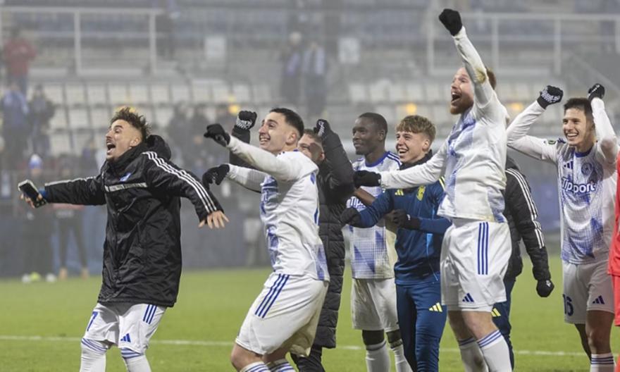 Ο προπονητής της Όλομουτς έμαθε για το γκολ του Γιόβιτς και την πρόκριση της ομάδας του ενώ απολογούνταν στους οπαδούς!