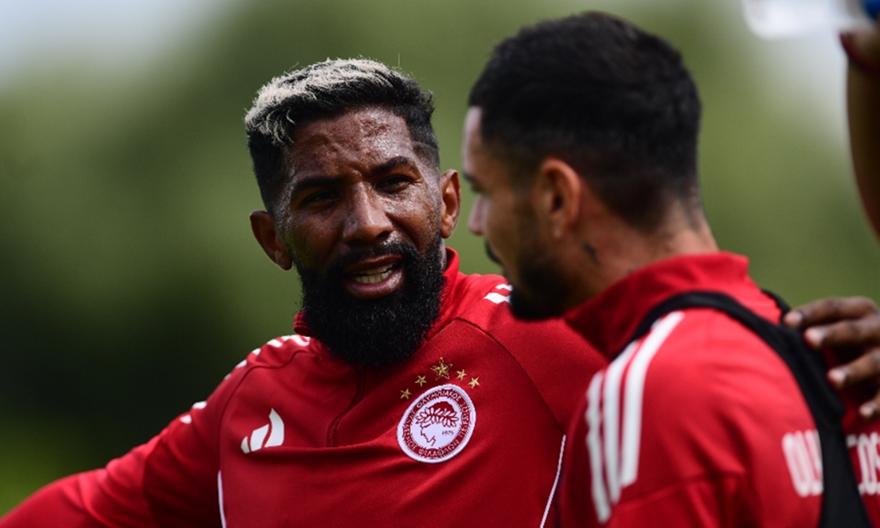 Αποχαιρέτησε τον Καμπελά ο Ροντινέι: «Μέγιστος σεβασμός για σένα, είσαι κομμάτι της οικογένειας του Ολυμπιακού»