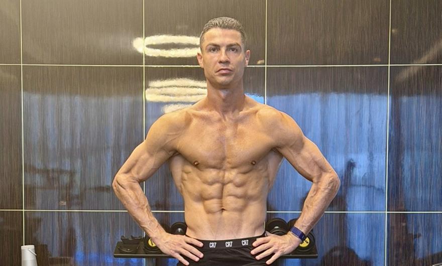 «Φέτες» ο Κριστιάνο Ρονάλντο: Πόζαρε αμέσως μετά τη σάουνα