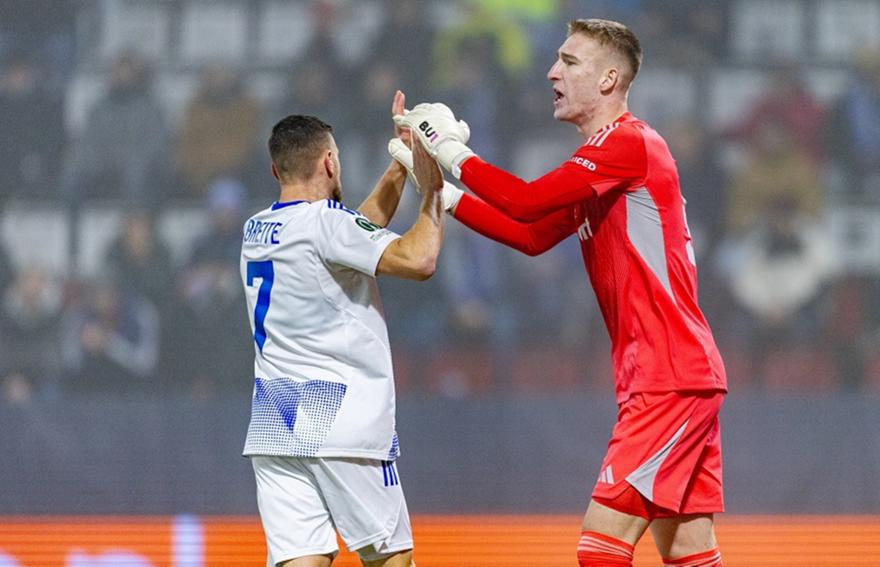 Η Σίγκμα Όλομουτς ευχαρίστησε με... γορίλα την ΑΕΚ για το «δώρο» της πρόκρισης