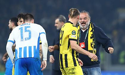 Ξέσπασμα χαράς του Ηλιόπουλου μετά την επική πρόκριση επί της Κραϊόβα - Πανηγύρισε μαζί με τους παίκτες