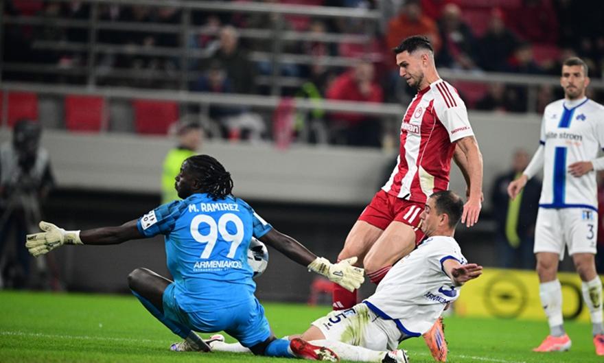 Νικολακόπουλος: «Με Άρη και Κηφισιά ο Ολυμπιακός έβαλε ένα γκολ κι αυτό με πέναλτι. Έτσι, πώς να κερδίσει;»