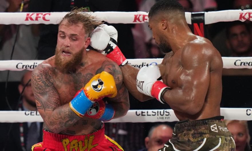 Ηττημένος με νοκ-άουτ και με σπασμένο σαγόνι ο Τζέικ Πολ μετά τον αγώνα με τον Τζόσουα