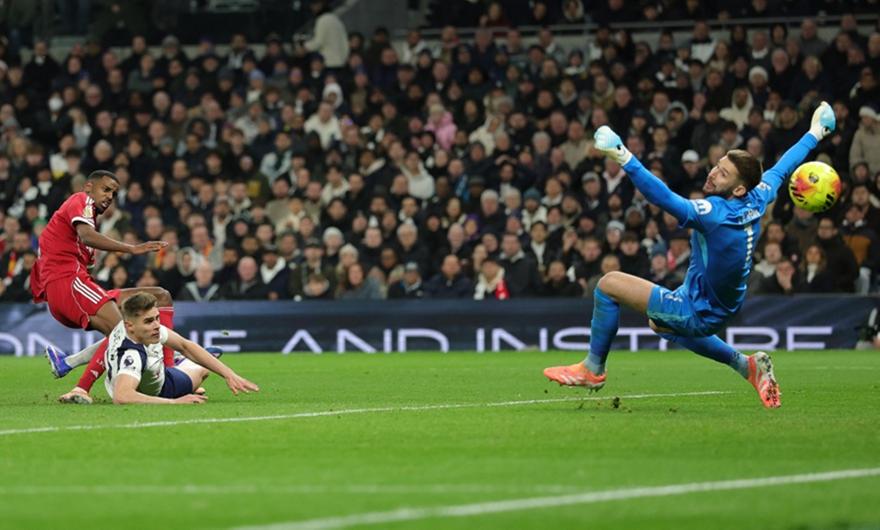 Η Λίβερπουλ επιστρέφει: Τρίτη σερί νίκη, αλλά αγωνία για Ίσακ!