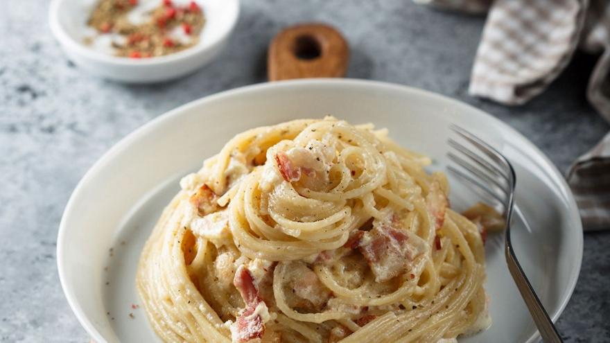 Καρμπονάρα: Ο -απολαυστικός- θρύλος της ιταλικής γαστρονομίας και η ιστορία του