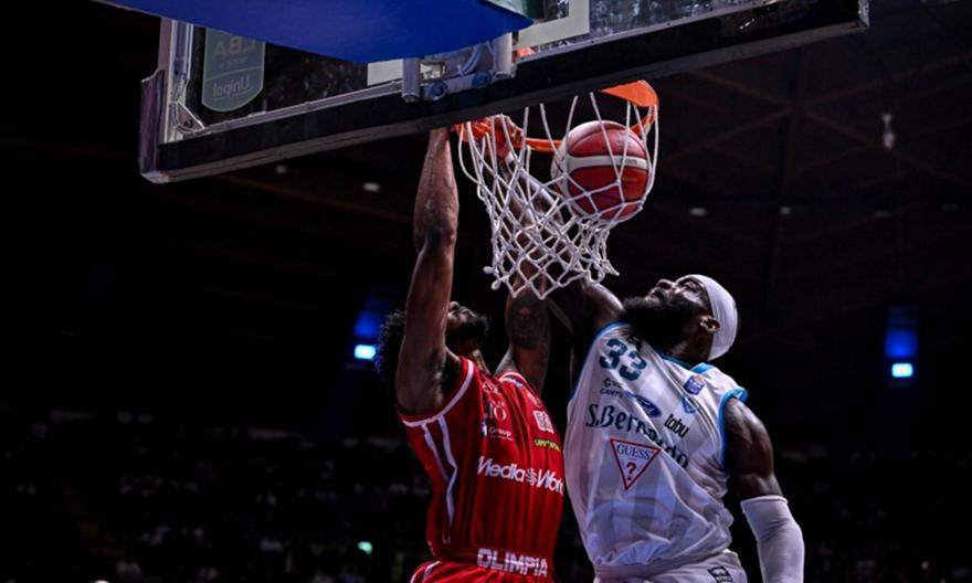 Άλωσε την έδρα της Καντού με... οδοστρωτήρα Νίμπο η Αρμάνι