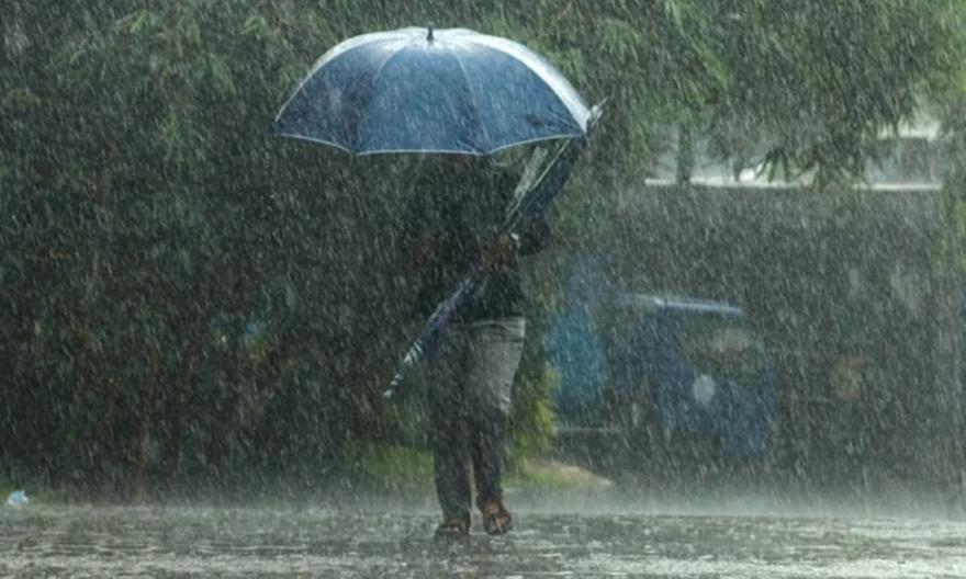 Καιρός: Βροχές σε ανατολικές περιοχές, καταιγίδες στα Δωδεκάνησα
