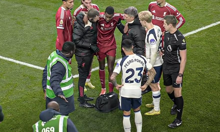 Σκόραρε και αποχώρησε υποβασταζόμενος ο Ίσακ!