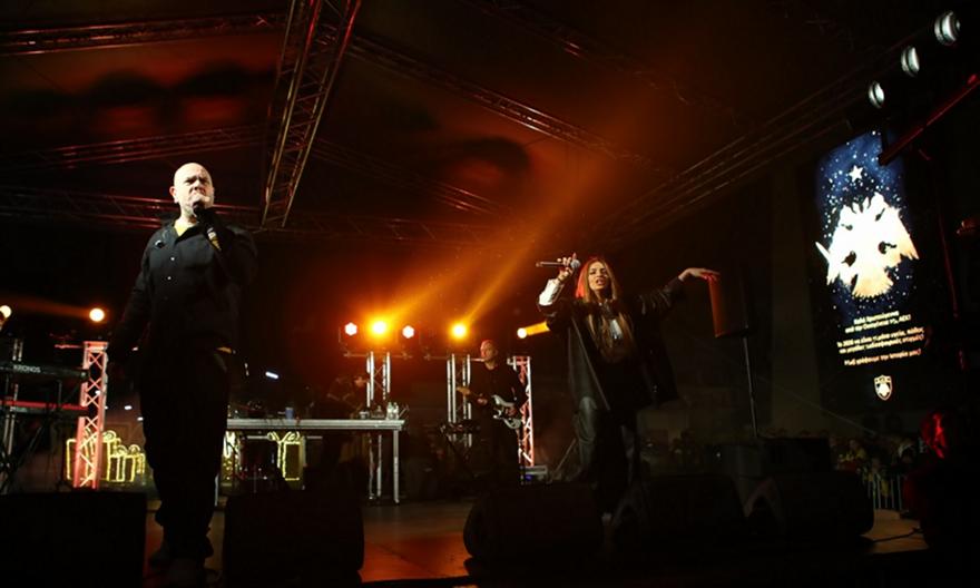 Εκατοντάδες φίλοι της ΑΕΚ στη Χριστουγεννιάτικη γιορτή έξω από την OPAP Arena με τον Stavento