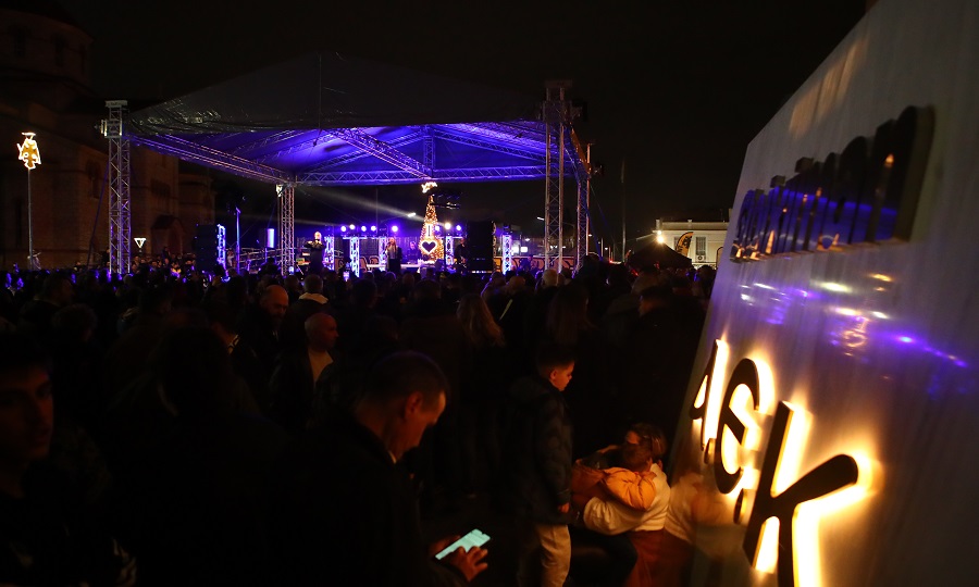 ΑΕΚ: Χριστουγεννιάτικη γιορτή έξω από την OPAP Arena με τον Stavento