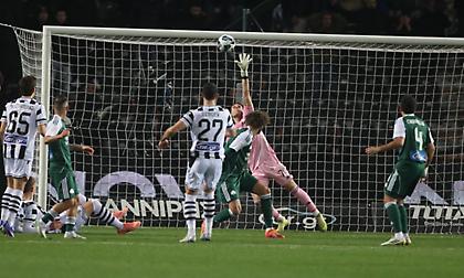 Τεράστια ευκαιρία από νωρίς για τον ΠΑΟΚ: «Οβίδα» του Οζντόεφ, στο οριζόντιο δοκάρι του Κότσαρη