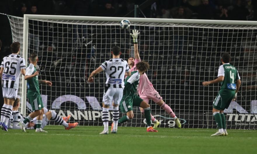 Τεράστια ευκαιρία από νωρίς για τον ΠΑΟΚ: «Οβίδα» του Οζντόεφ, στο οριζόντιο δοκάρι του Κότσαρη