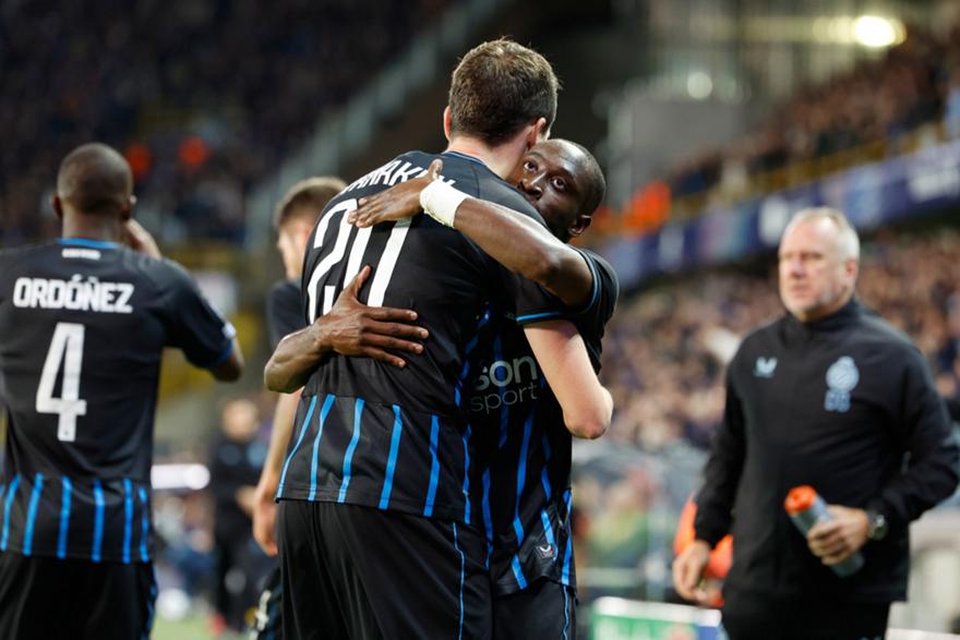 Λύγισε τη Γάνδη στο φινάλε η Μπριζ και συνεχίζει το κυνήγι της κορυφής