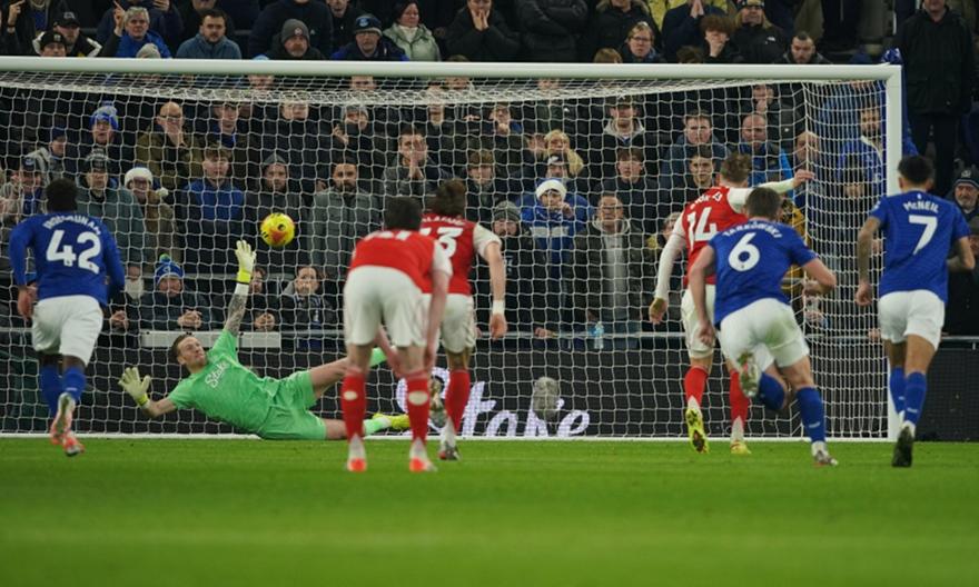 Ο Γκιόκερες κράτησε την Άρσεναλ πρώτη – Φοβερό ξέσπασμα από Λιντς!