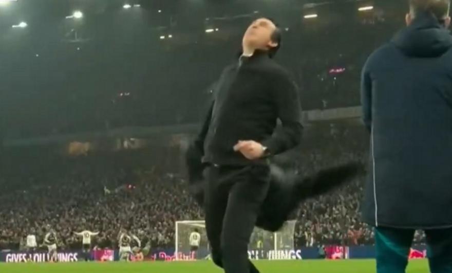 Ο Ρόζερς «πέταξε» εντυπωσιακό γκολ στη Γιουνάιτεντ και ο Έμερι πέταξε το σακάκι του εκστασιασμένος!