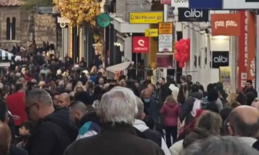 Κυριακή με ανοιχτά μαγαζιά: Κοσμοπλημμύρα στο κέντρο για τα δώρα των εορτών - Δείτε βίντεο