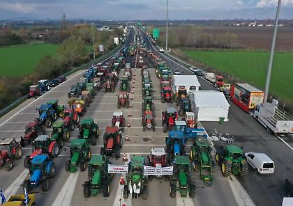 Μπλόκα: «Όχι» των αγροτών σε διάλογο, «ναι» σε άνοιγμα των διοδίων για τις γιορτές – Νέα σύσκεψη σήμερα