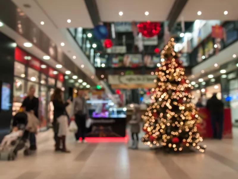 Ανοιχτά καταστήματα σήμερα εν όψει Χριστουγέννων