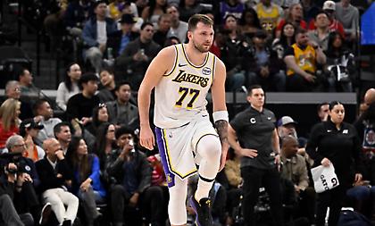 Έχασαν τον Ντόντσιτς και έχασαν στο ντέρμπι του LA οι Λέικερς-Νίκη στο φινάλε για Γουόριορς επί των Σανς