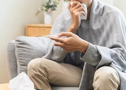 «Καμπανάκι» για έξαρση της γρίπης κατά τις γιορτές: Ποιοι κινδυνεύουν και πώς προστατευόμαστε