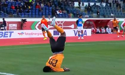 Ισοφάρισε στις καθυστερήσεις για τη Ζάμπια και πανηγύρισε... τρώγοντας τα μούτρα του ο Ντάκα!