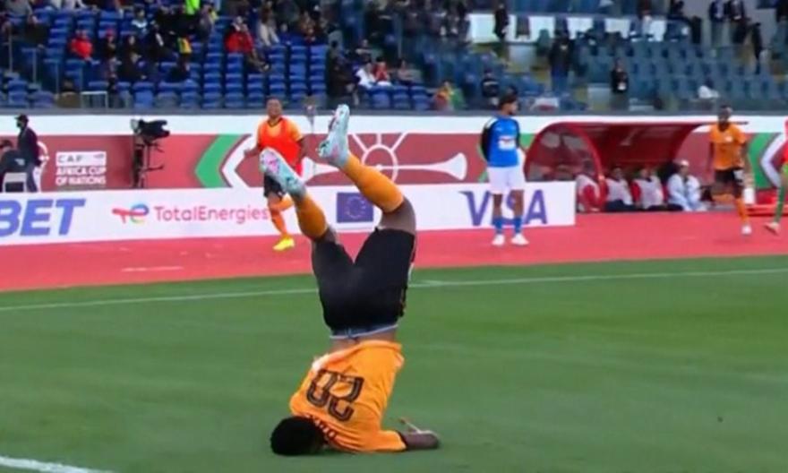 Ισοφάρισε στις καθυστερήσεις για τη Ζάμπια και πανηγύρισε... τρώγοντας τα μούτρα του ο Ντάκα!