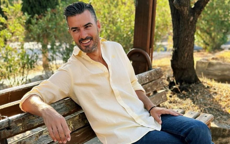 Γιάννης Τσιμιτσέλης: Πάγωσε το είναι του στη Ζυρίχη για το Όπου υπάρχει Ελλάδα. Δείτε τι έφαγε για να ζεσταθεί!