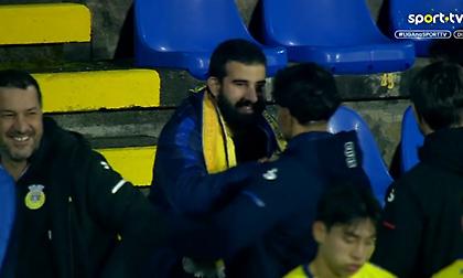 Καταπληκτική στιγμή: Η ομάδα της Αρούκα πάει να ευχαριστήσει τον μοναδικό οπαδό της μετά τον αγώνα με την Σάντα Κλάρα