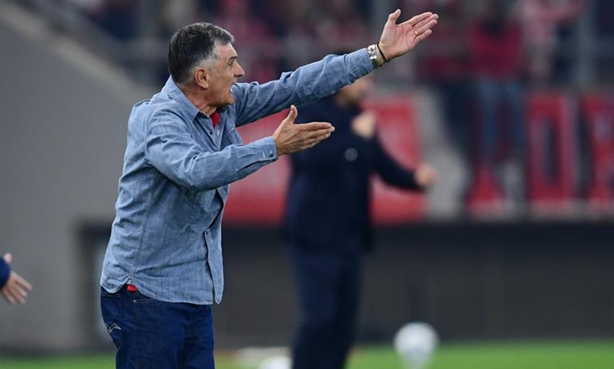 Νικολακόπουλος: «Κάτι λέει που όλοι θεωρούν ακόμα τον Ολυμπιακό πρώτο φαβορί παρά τις δύο οδυνηρές γκέλες»