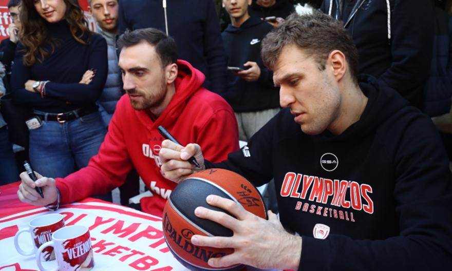 Βεζένκοφ: «Το πιο δύσκολο κομμάτι το να έχεις μακριά την οικογένειά σου τα Χριστούγεννα»