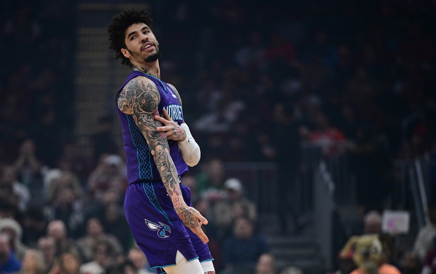 Χόρνετς-Γουίζαρντς  