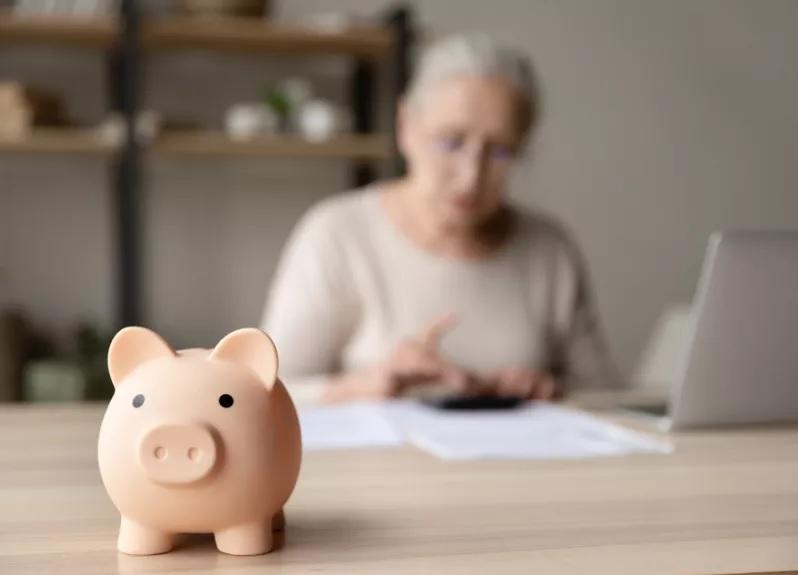 Οι πρώτες καθολικές αυξήσεις σε 2,6 εκατ. συνταξιούχους μετά από 10 χρόνια - 1,3 δισ. το συνολικό κόστος ενίσχυσης