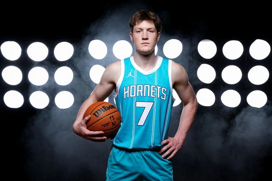 Πιο γρήγορος παίκτης που φτάνει στα 100 τρίποντα ο Κνούπελ