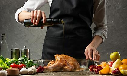 Εξαιρετικό παρθένο ελαιόλαδο: Ο πρωταγωνιστής του γιορτινού τραπεζιού και πώς να το επιλέξεις