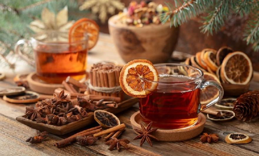 Christmas tea: Πώς να φτιάξεις χριστουγεννιάτικο τσάι με μπαχαρικά στο σπίτι