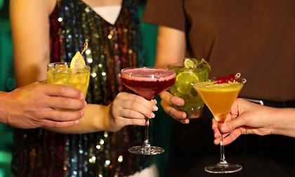 Ζεστά κοκτέιλ: Από την ιστορία τους μέχρι το ποτήρι σου