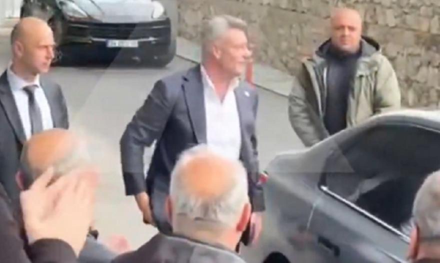 Ελεύθερος ο πρόεδρος της Φενέρ, ξέσπασε σε δάκρυα επιστρέφοντας στο γραφείο της ομάδας