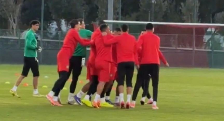 Λάθος πάσα του Ελ Κααμπί στην προπόνηση και τρελό... φατούρο από τους συμπαίκτες του στο Μαρόκο