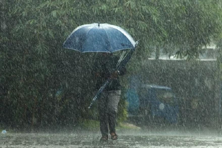 Καιρός: Ισχυρές βροχές και καταιγίδες σήμερα στα βόρεια και το Αιγαίο – Αλλαγή σκηνικού από την Παρασκευή