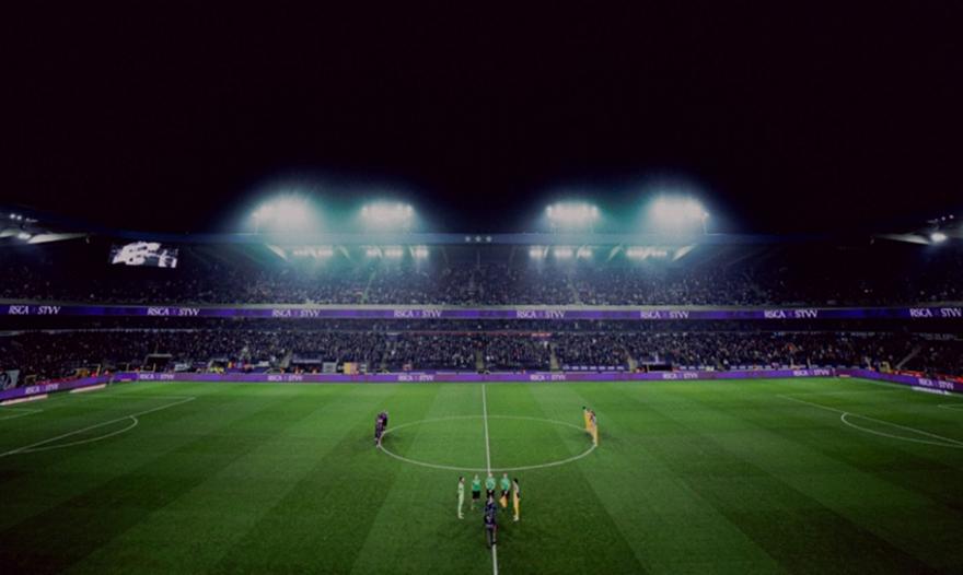 Προσωρινή διακοπή στο Άντερλεχτ - Σαρλερουά, αντικείμενο από την εξέδρα χτύπησε τον σκόρερ των φιλοξενούμενων