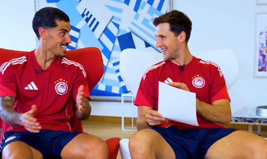 «Ξέρει πολλά πράγματα»: Ο Ρέτσος έκανε μαθήματα ελληνικών στον Τσικίνιο