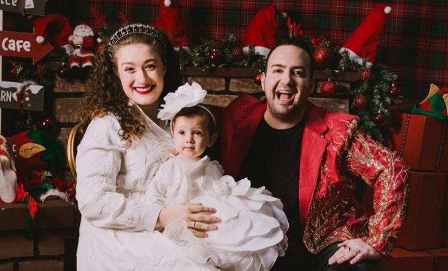 Μαυρικίου - Ζήση: Η χριστουγεννιάτικη φωτογράφιση υπερπαραγωγή με την κόρη τους