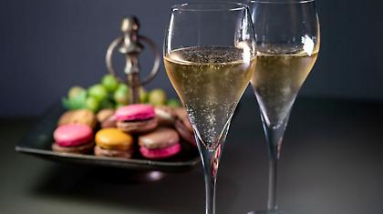 Γιορτές με φυσαλίδες: Κι όμως, τα αφρώδη κρασιά πηγαίνουν με όλα!