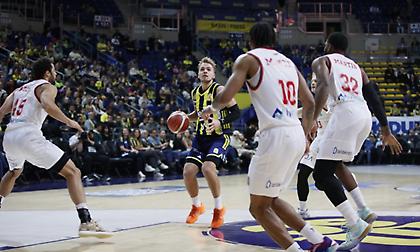 Επιστροφή στις νίκες για Φενέρ - Νέα... κατρακύλα για την Αναντολού Εφές