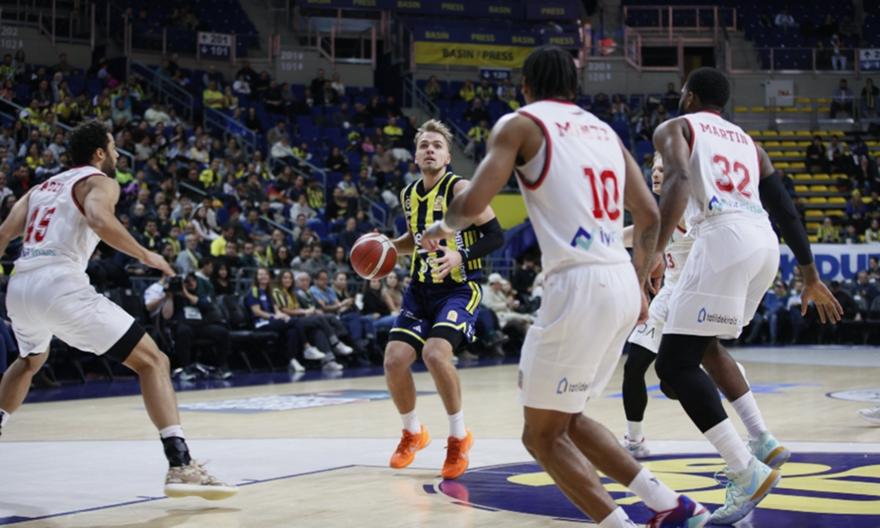 Επιστροφή στις νίκες για Φενέρ - Νέα... κατρακύλα για την Αναντολού Εφές