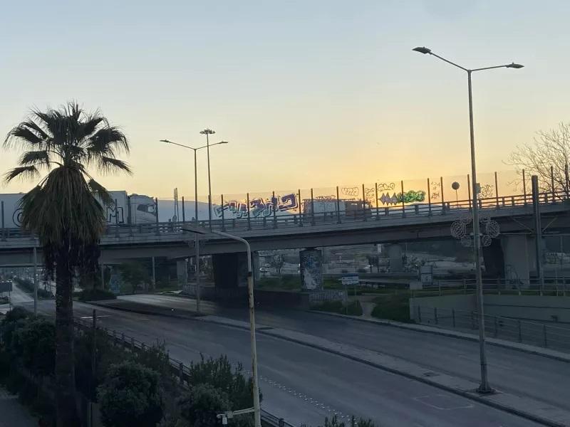 Νταλίκα προσέκρουσε στο διάζωμα στην κάθοδο της Λεωφόρου Κηφισσού