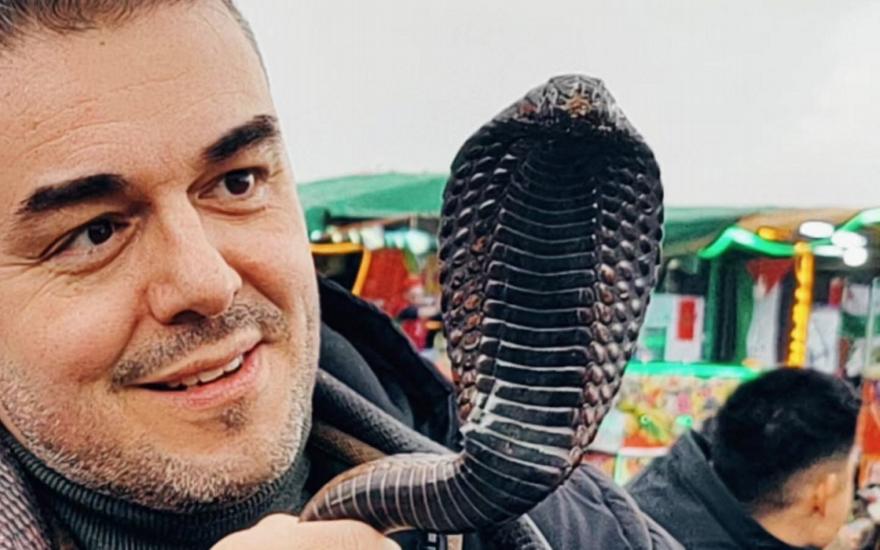 Πέτρος Πολυχρονίδης: Τι να σκέφτεται με την κόμπρα σε απόσταση αναπνοής από το πρόσωπό του;