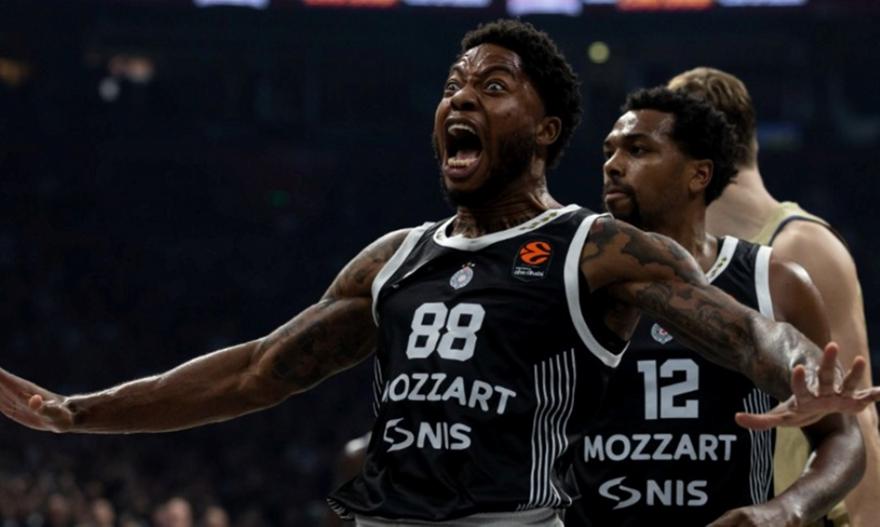 Απέφυγε να απαντήσει για Τζόουνς και Ολυμπιακό ο Πενιαρόγια: «Αύριο πετάμε για Βαλένθια»