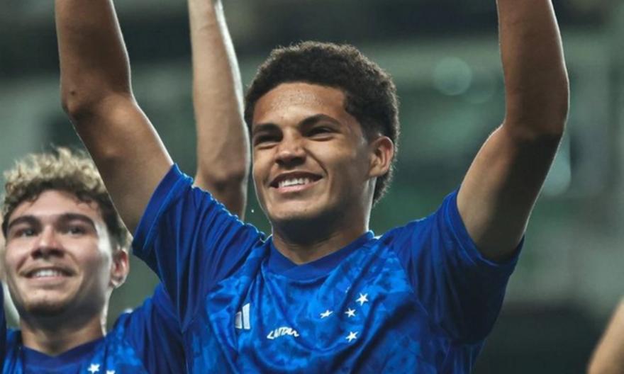 «Ο Ολυμπιακός θα μπορούσε να δώσε 10 εκατ. ευρώ στην Κρουζέιρο για τον Πράτες»